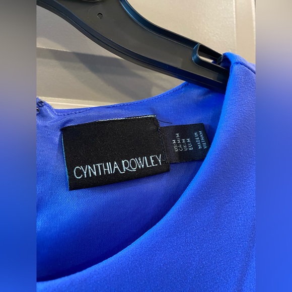 Blue dress with keyhole opening and pockets! - Picture 5 of 5